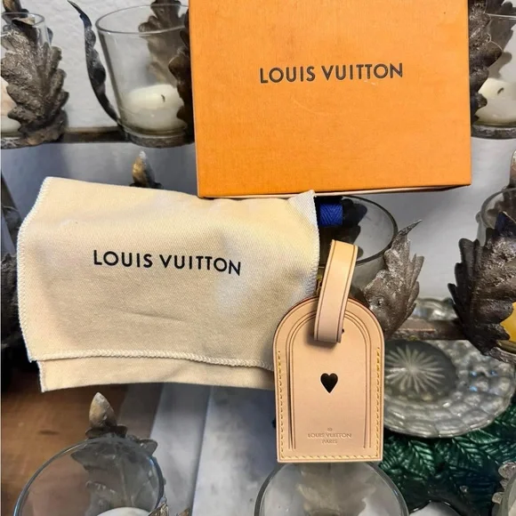 Louis Vuitton luggage tag stamped with gold heart.   Never used. - Picture 2 of 2